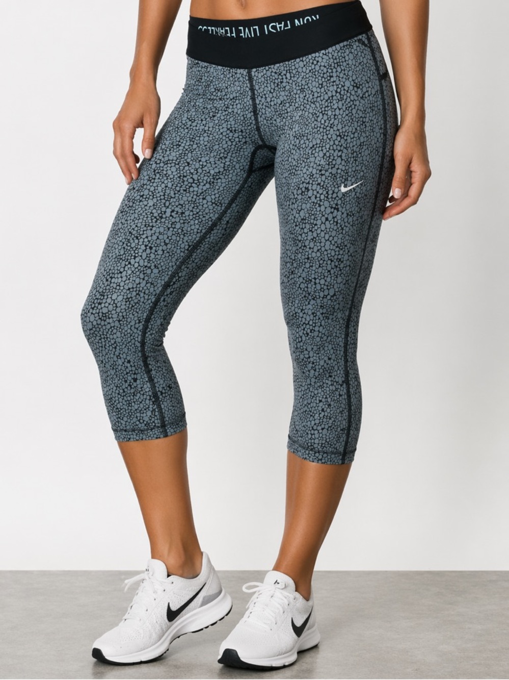🖤Nike Gray Black Capri Leggings Size XS